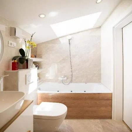 Tirkizni Val アパート *