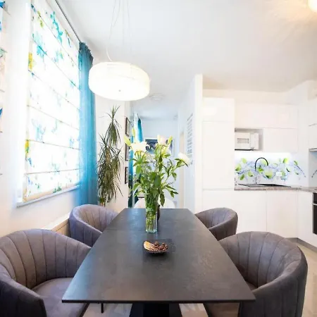 アパート Tirkizni Val *